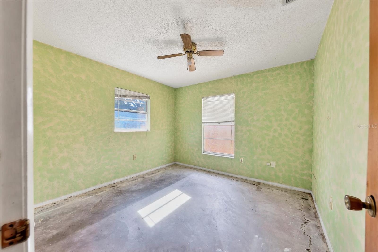 Image 17 of 21 For 3805 11th Avenue W