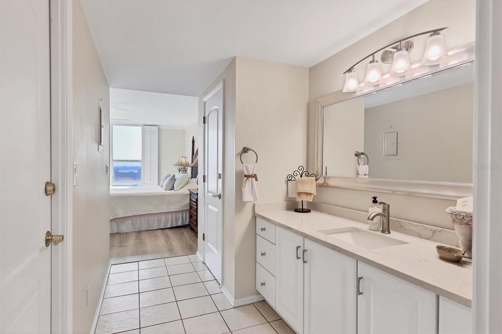 Image 22 of 49 For 1212 Benjamin Franklin Drive 1003