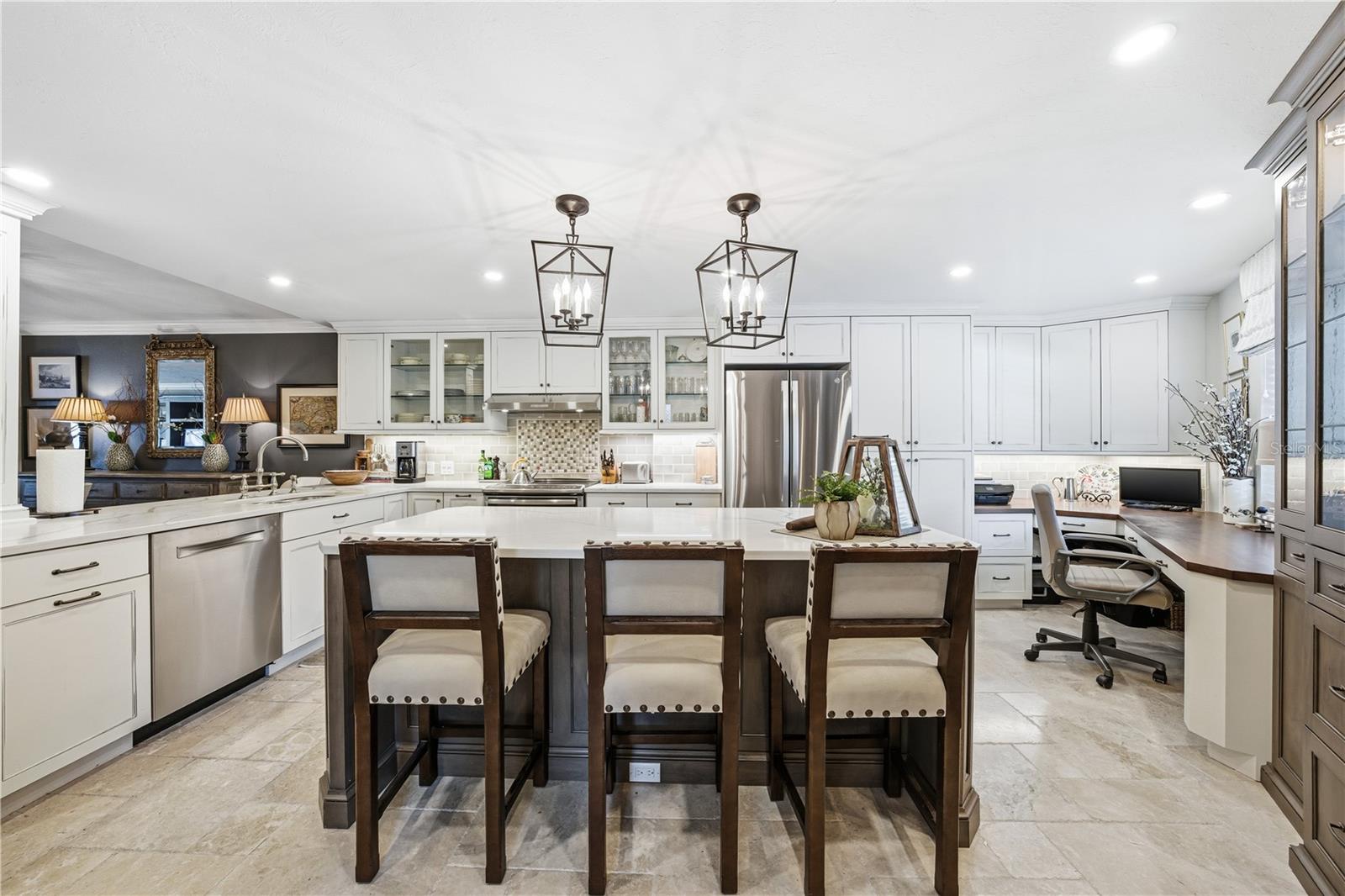 Image 13 of 98 For 5880 Midnight Pass Road 302