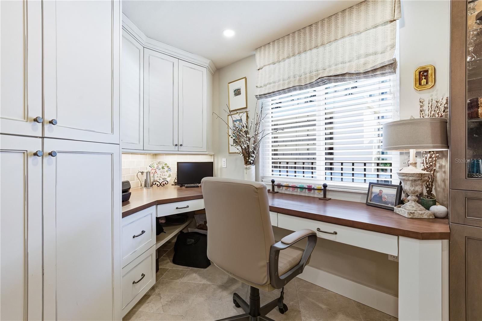 Image 15 of 98 For 5880 Midnight Pass Road 302