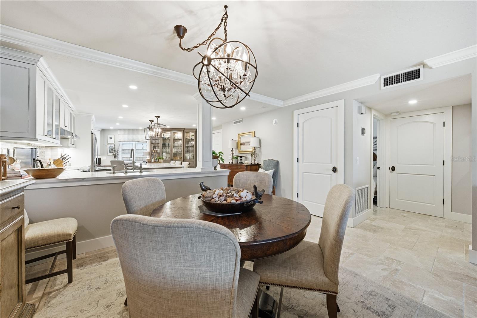 Image 18 of 98 For 5880 Midnight Pass Road 302