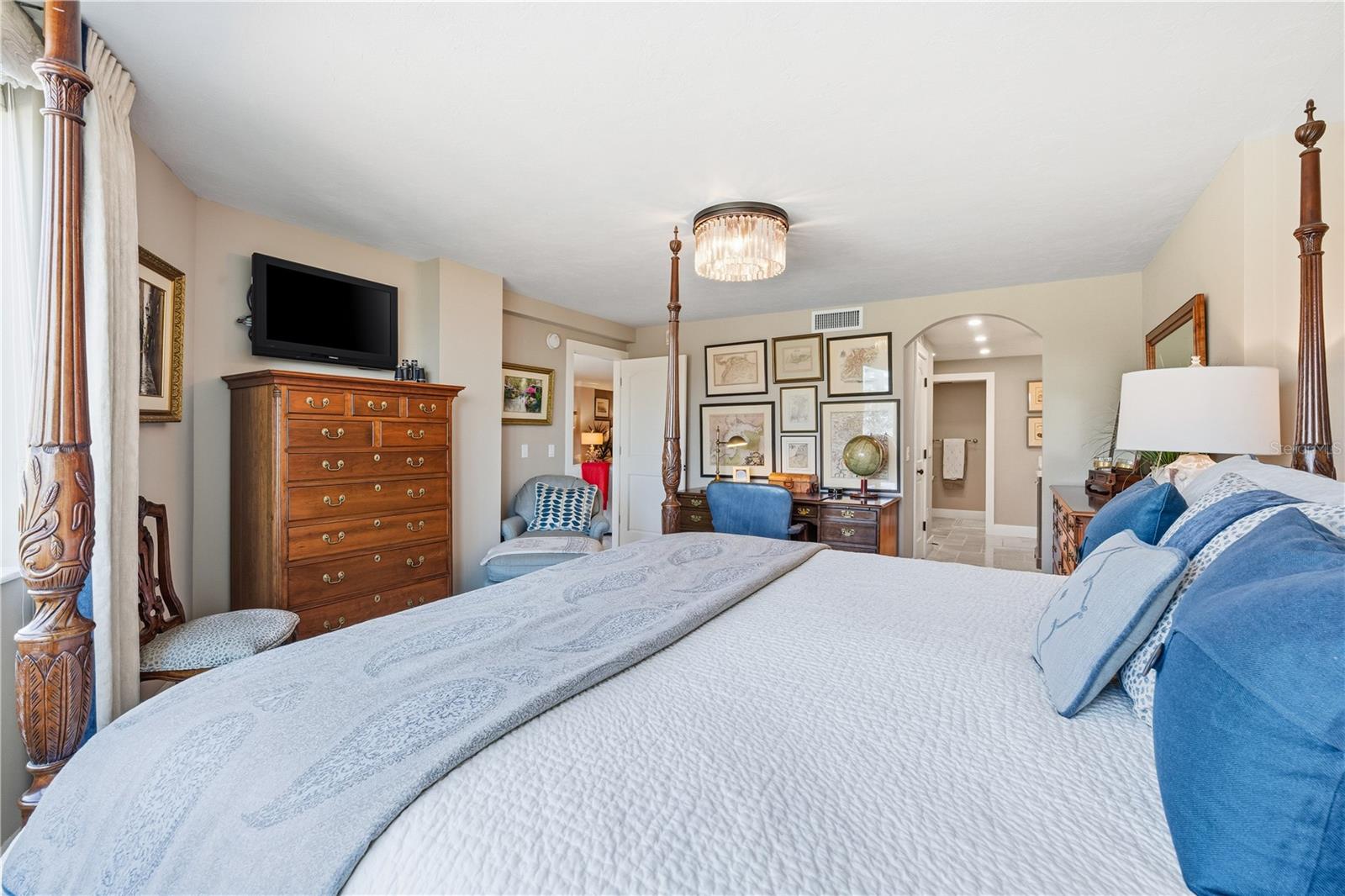 Image 31 of 98 For 5880 Midnight Pass Road 302