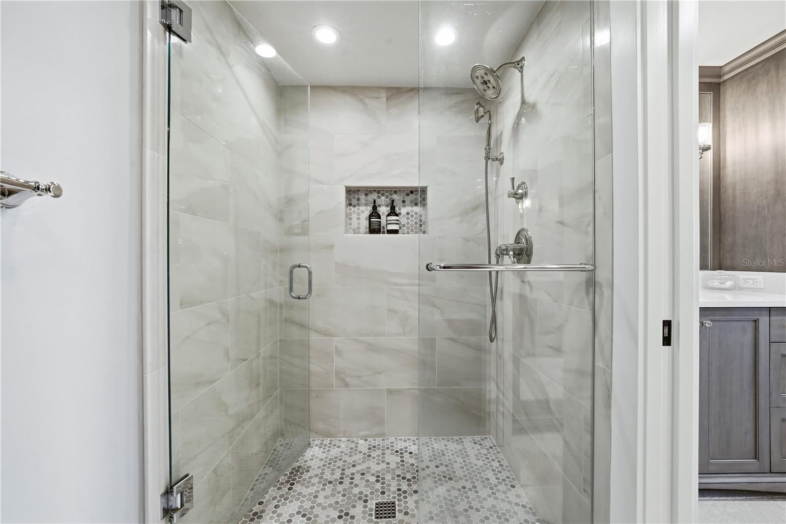 Image 35 of 98 For 5880 Midnight Pass Road 302