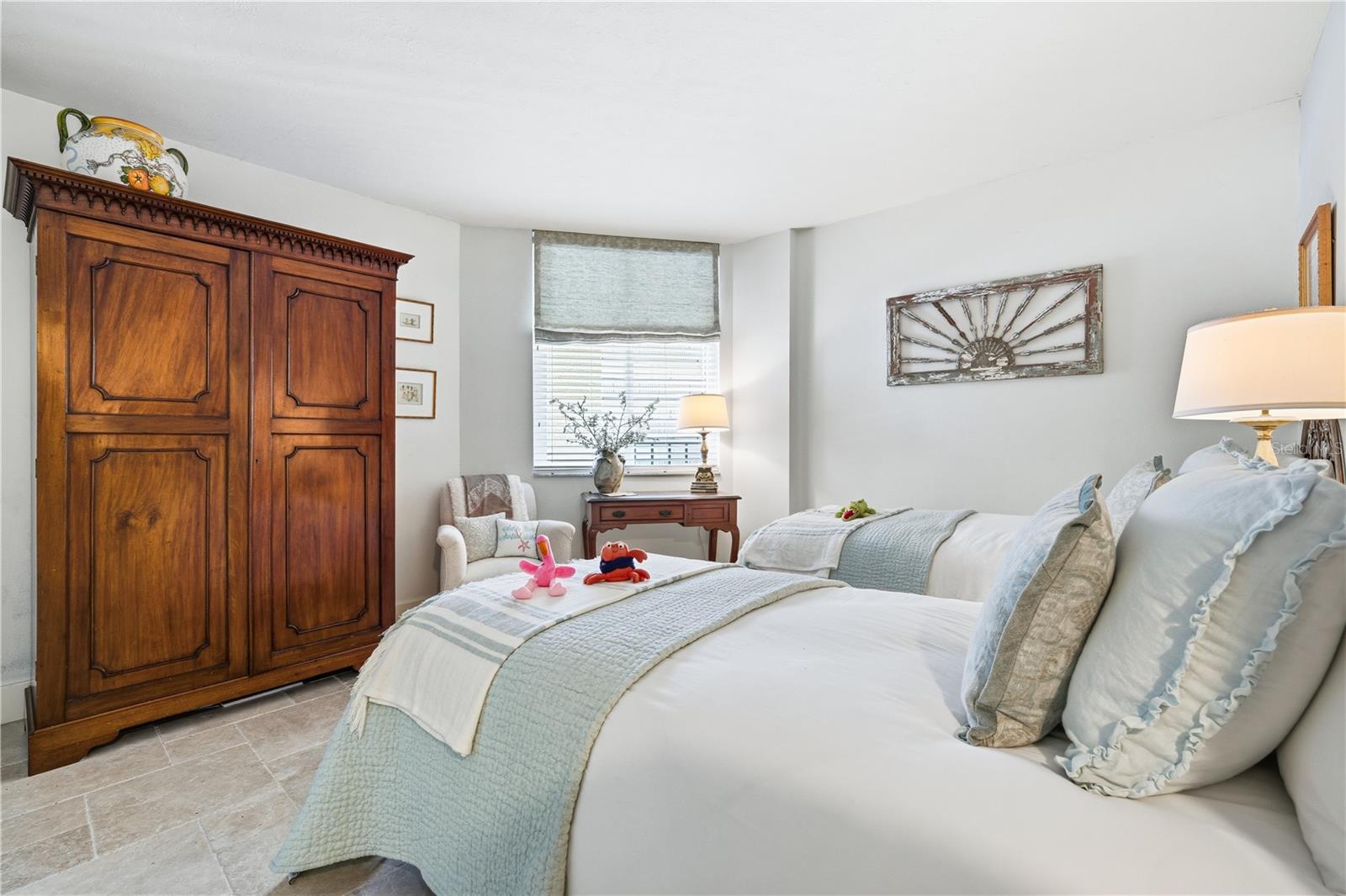 Image 36 of 98 For 5880 Midnight Pass Road 302