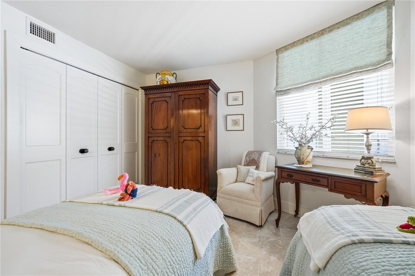 Image 37 of 98 For 5880 Midnight Pass Road 302