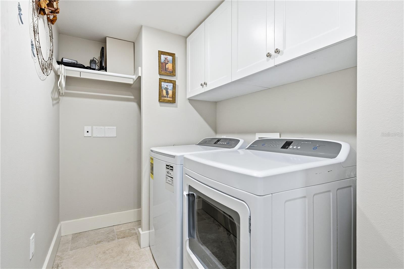 Image 40 of 98 For 5880 Midnight Pass Road 302