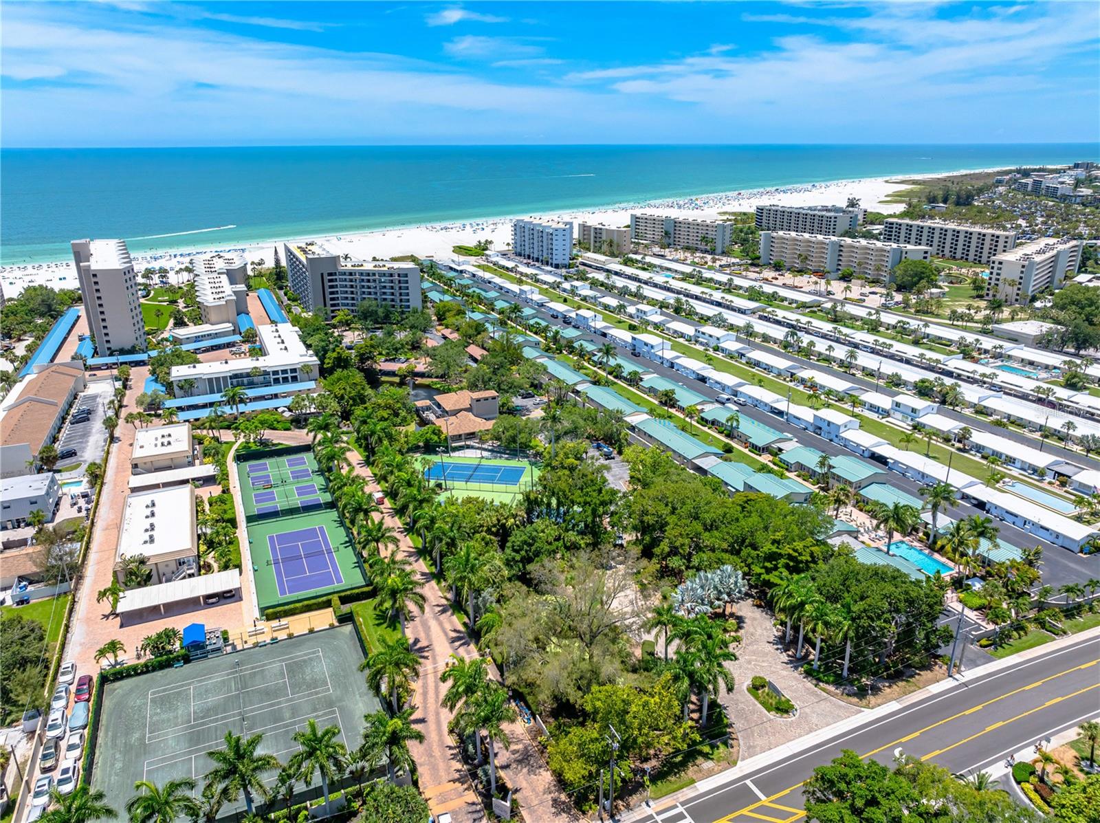 Image 49 of 98 For 5880 Midnight Pass Road 302