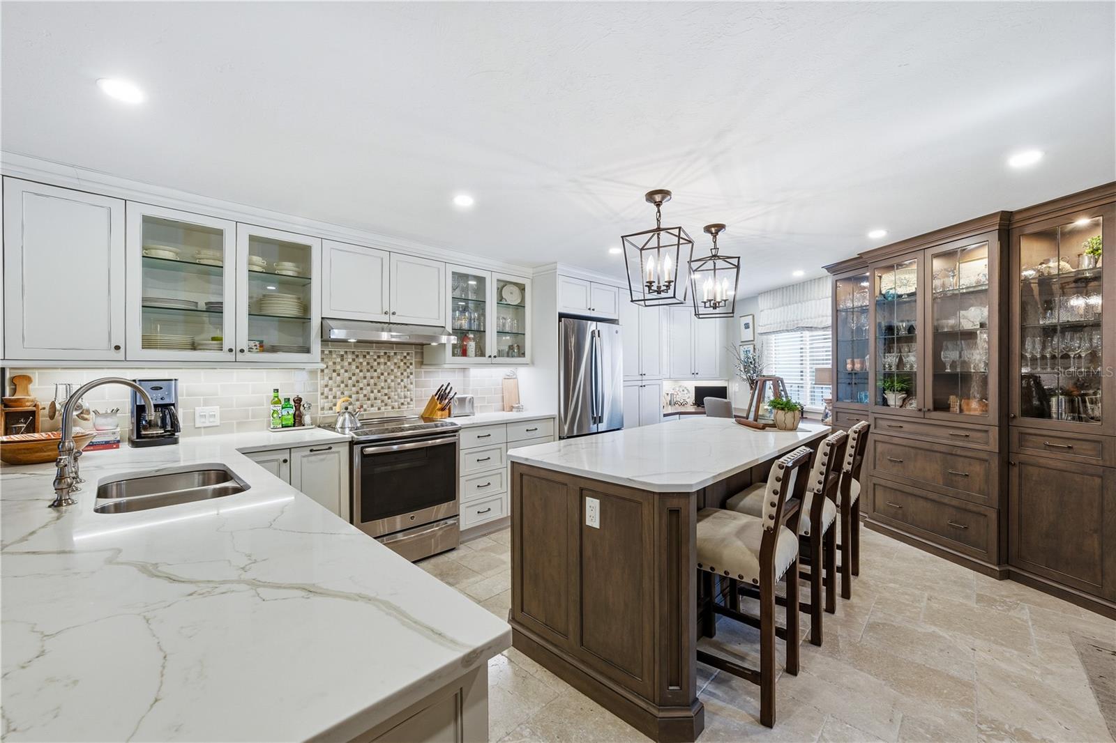 Image 5 of 98 For 5880 Midnight Pass Road 302