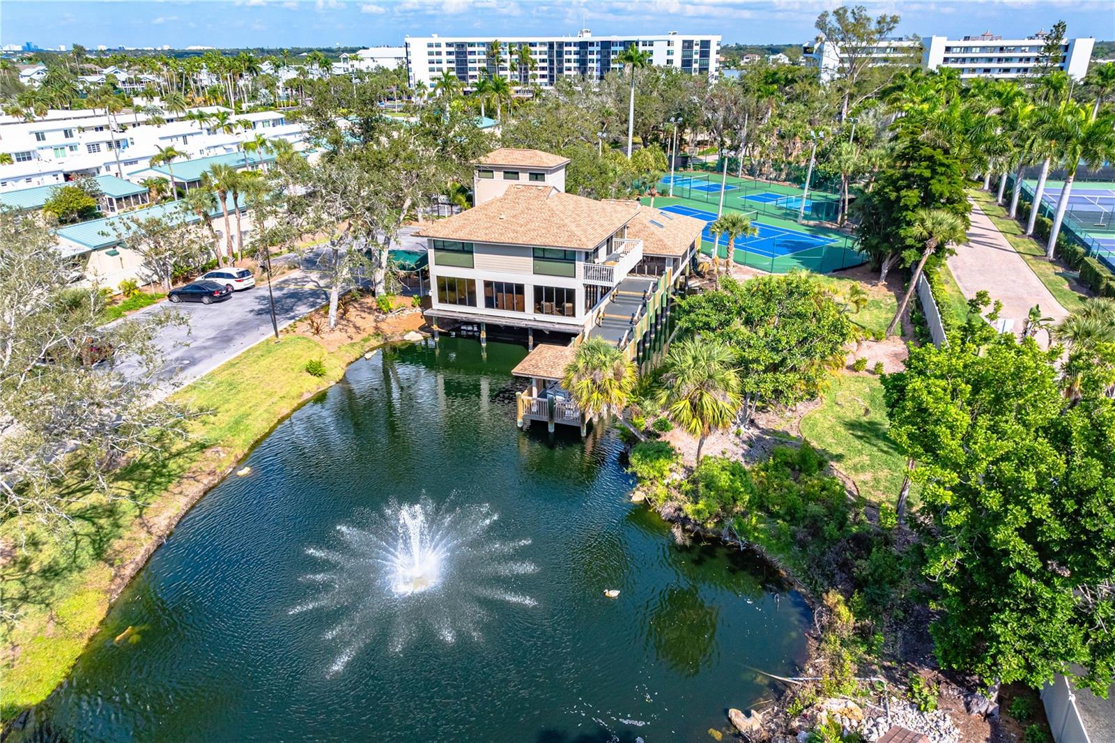 Image 58 of 98 For 5880 Midnight Pass Road 302