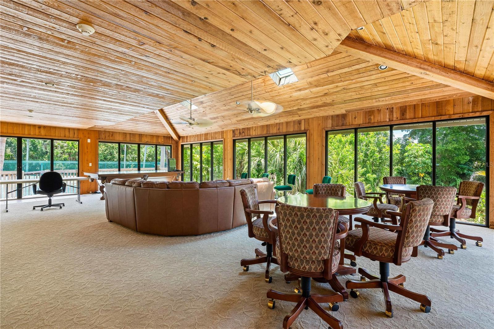 Image 61 of 98 For 5880 Midnight Pass Road 302