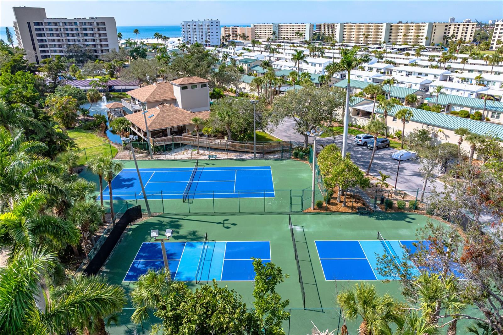 Image 65 of 98 For 5880 Midnight Pass Road 302