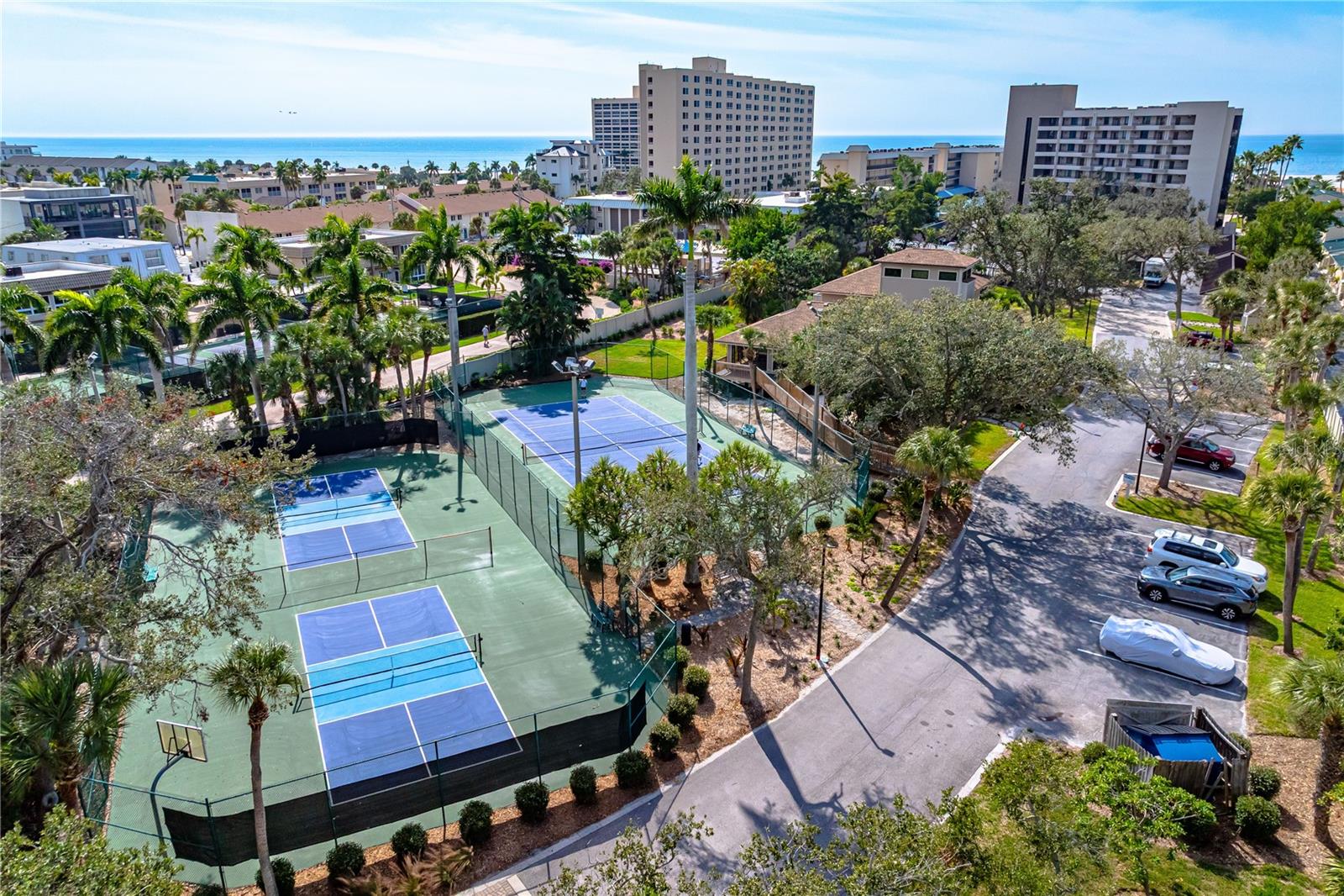 Image 66 of 98 For 5880 Midnight Pass Road 302