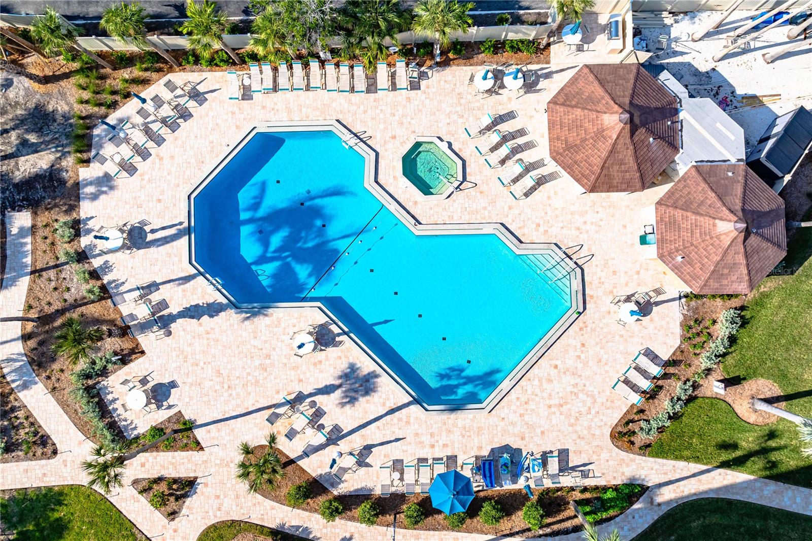 Image 71 of 98 For 5880 Midnight Pass Road 302