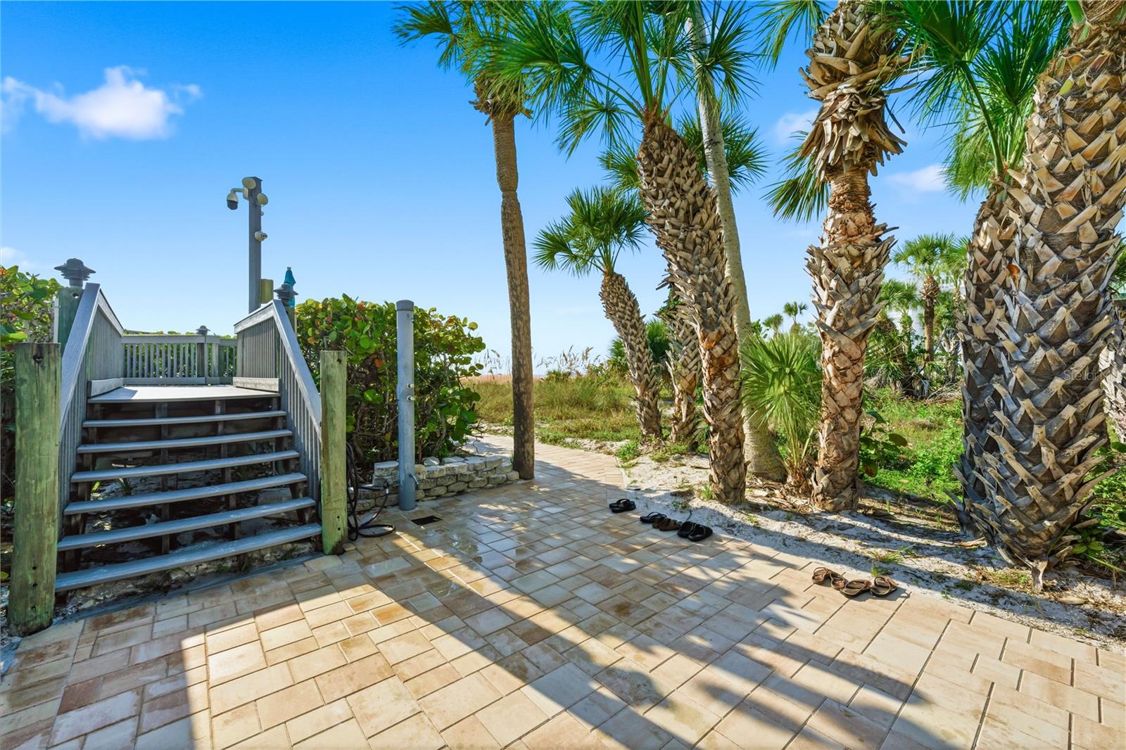 Image 78 of 98 For 5880 Midnight Pass Road 302