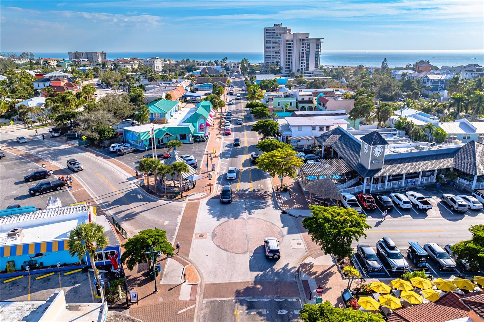 Image 83 of 98 For 5880 Midnight Pass Road 302