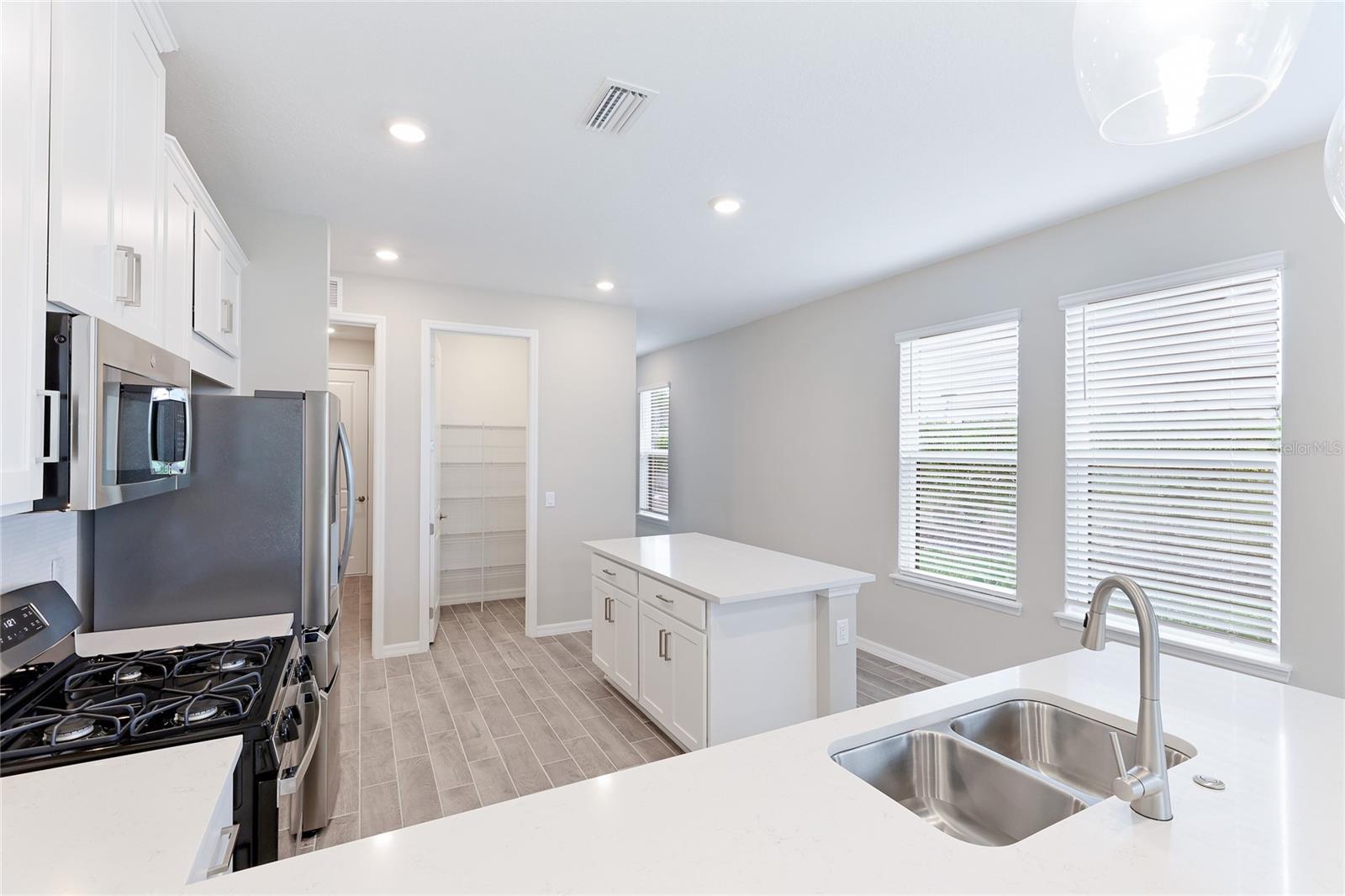 Image 11 of 60 For 6298 Grandview Hill Court