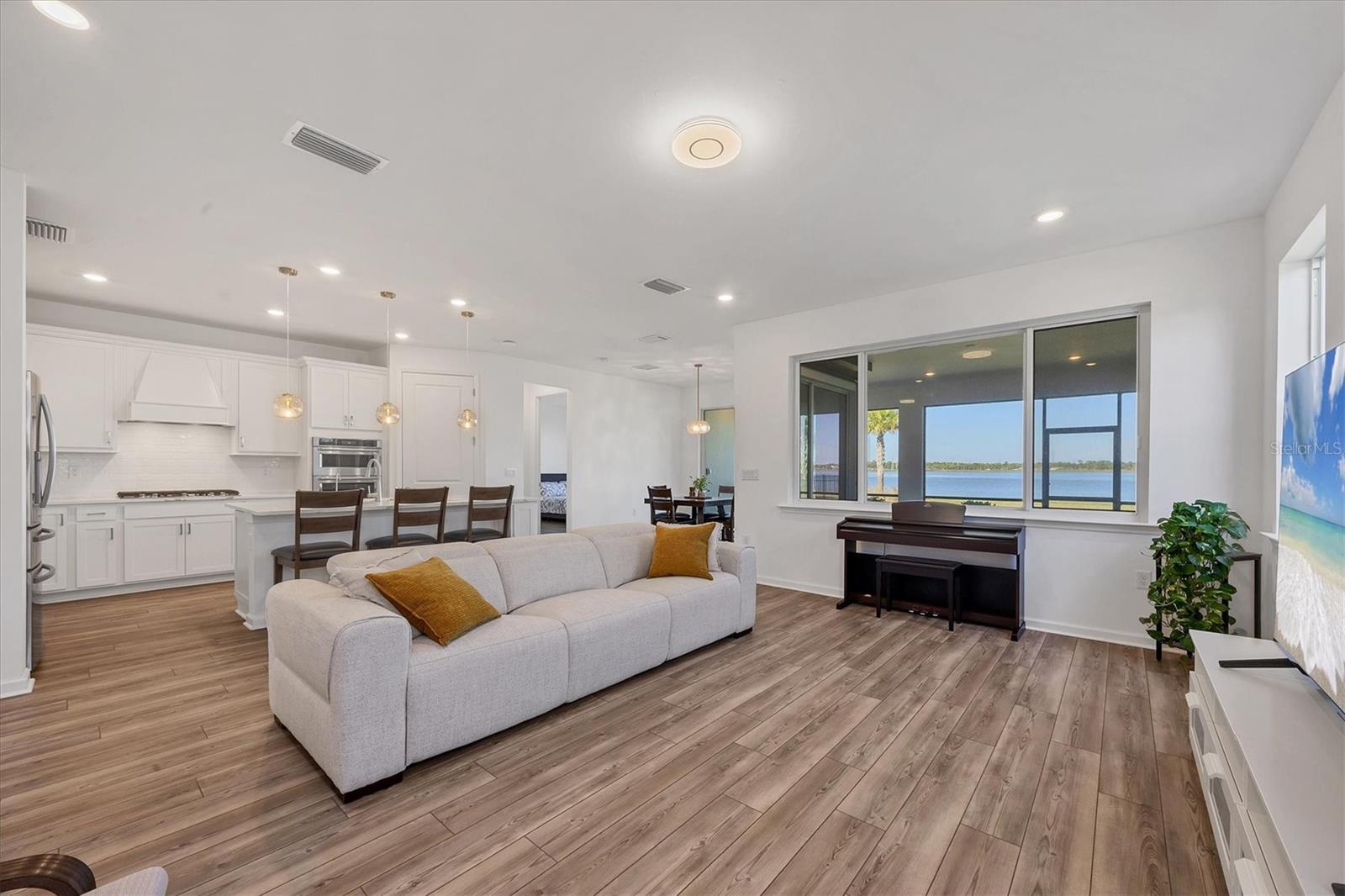 Image 14 of 87 For 42259 Edgewater Drive