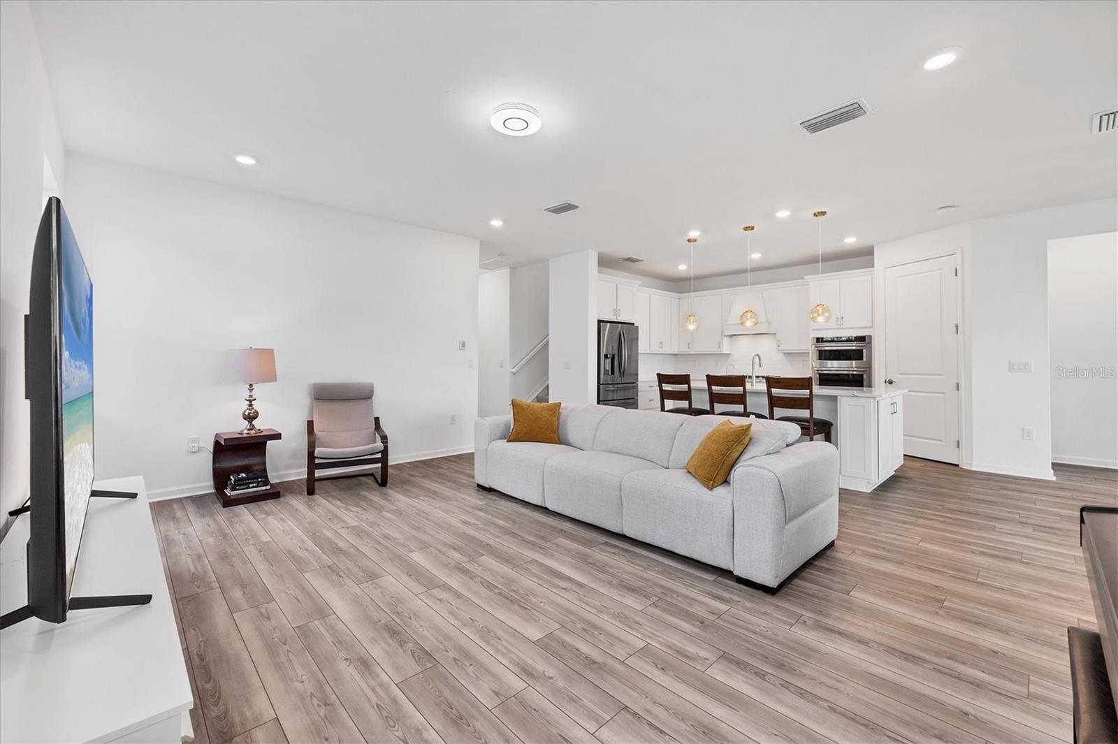 Image 15 of 87 For 42259 Edgewater Drive