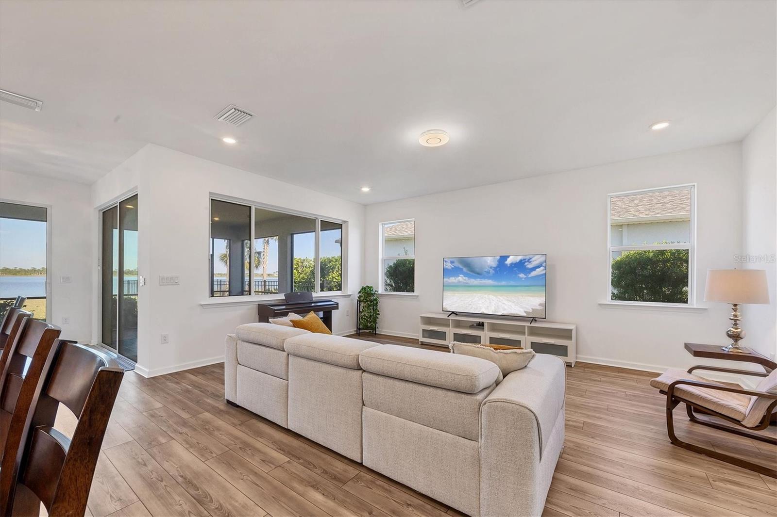 Image 16 of 87 For 42259 Edgewater Drive