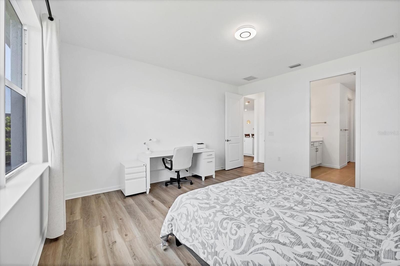 Image 28 of 87 For 42259 Edgewater Drive