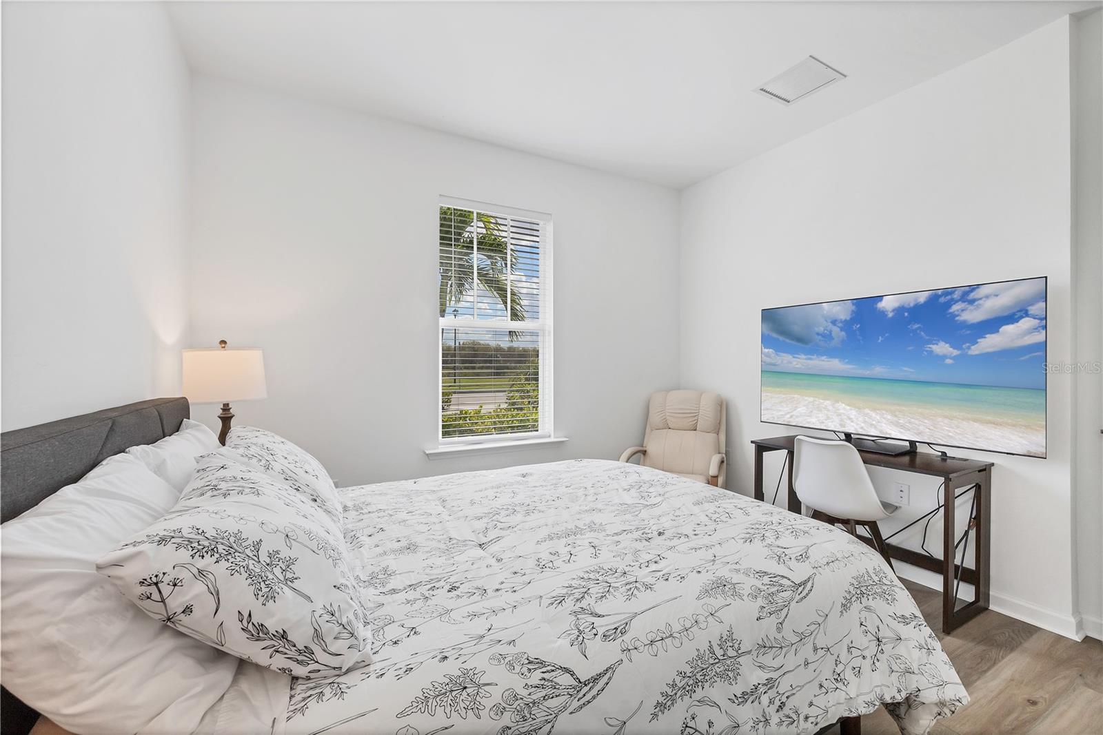 Image 32 of 87 For 42259 Edgewater Drive