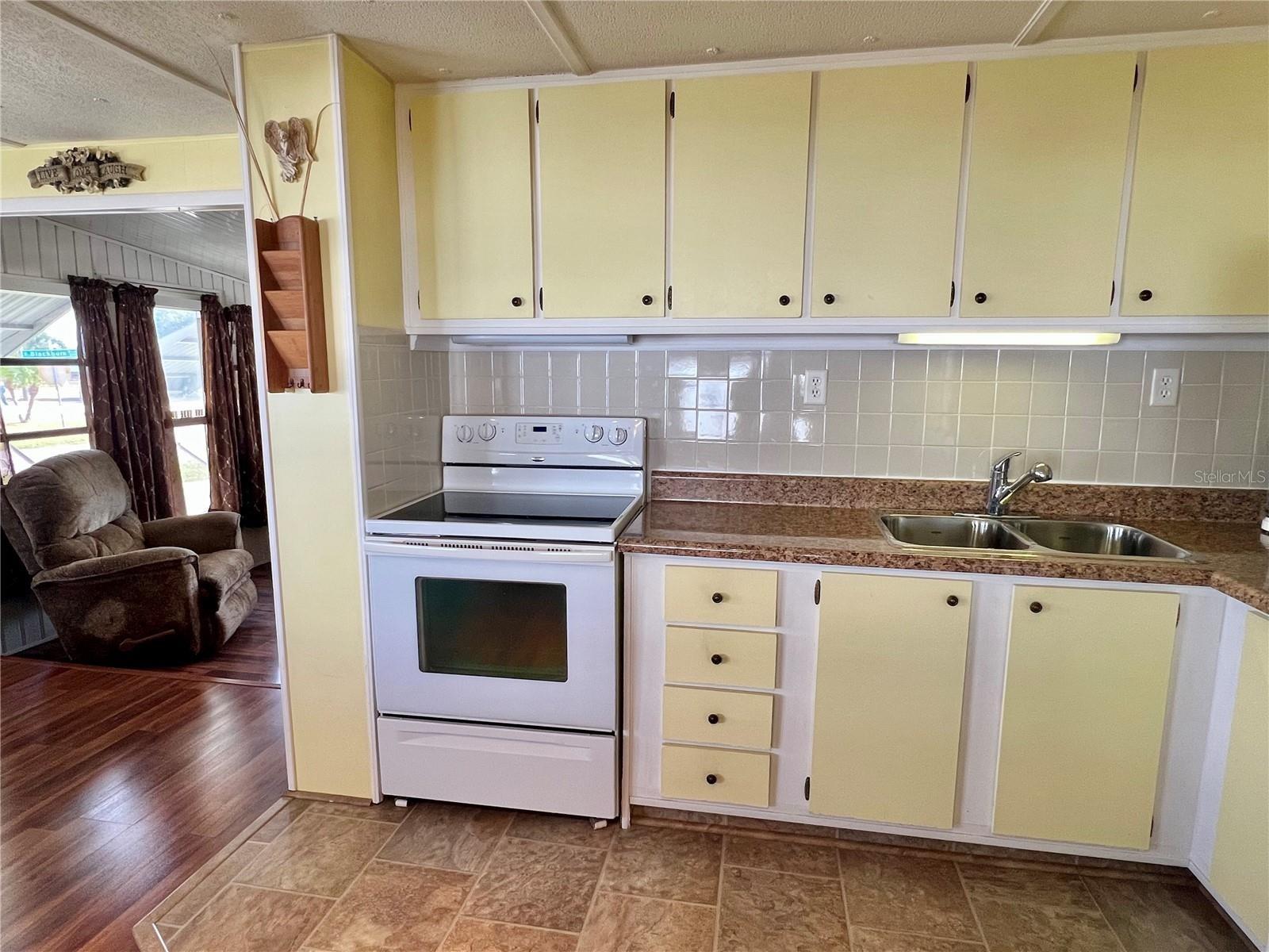 Image 14 of 47 For 240 Blackburn Boulevard