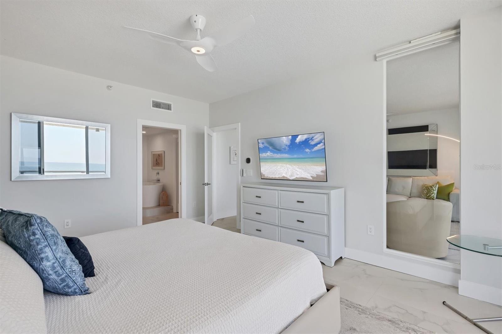 Image 18 of 68 For 1800 Benjamin Franklin Drive A205