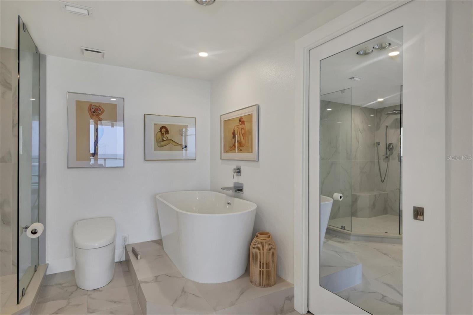 Image 21 of 68 For 1800 Benjamin Franklin Drive A205