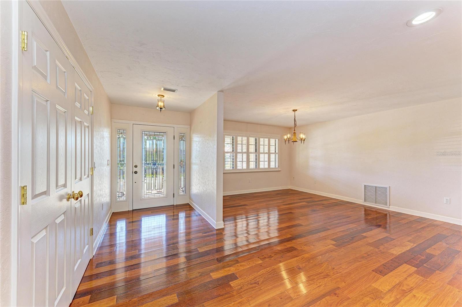 Image 11 of 83 For 5668 Country Lakes Drive