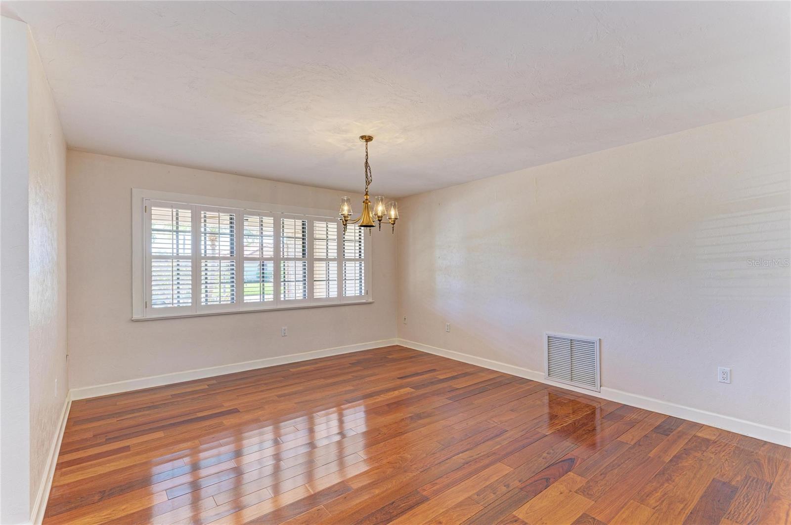 Image 12 of 83 For 5668 Country Lakes Drive