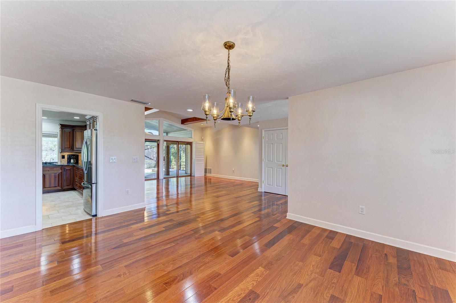 Image 14 of 83 For 5668 Country Lakes Drive