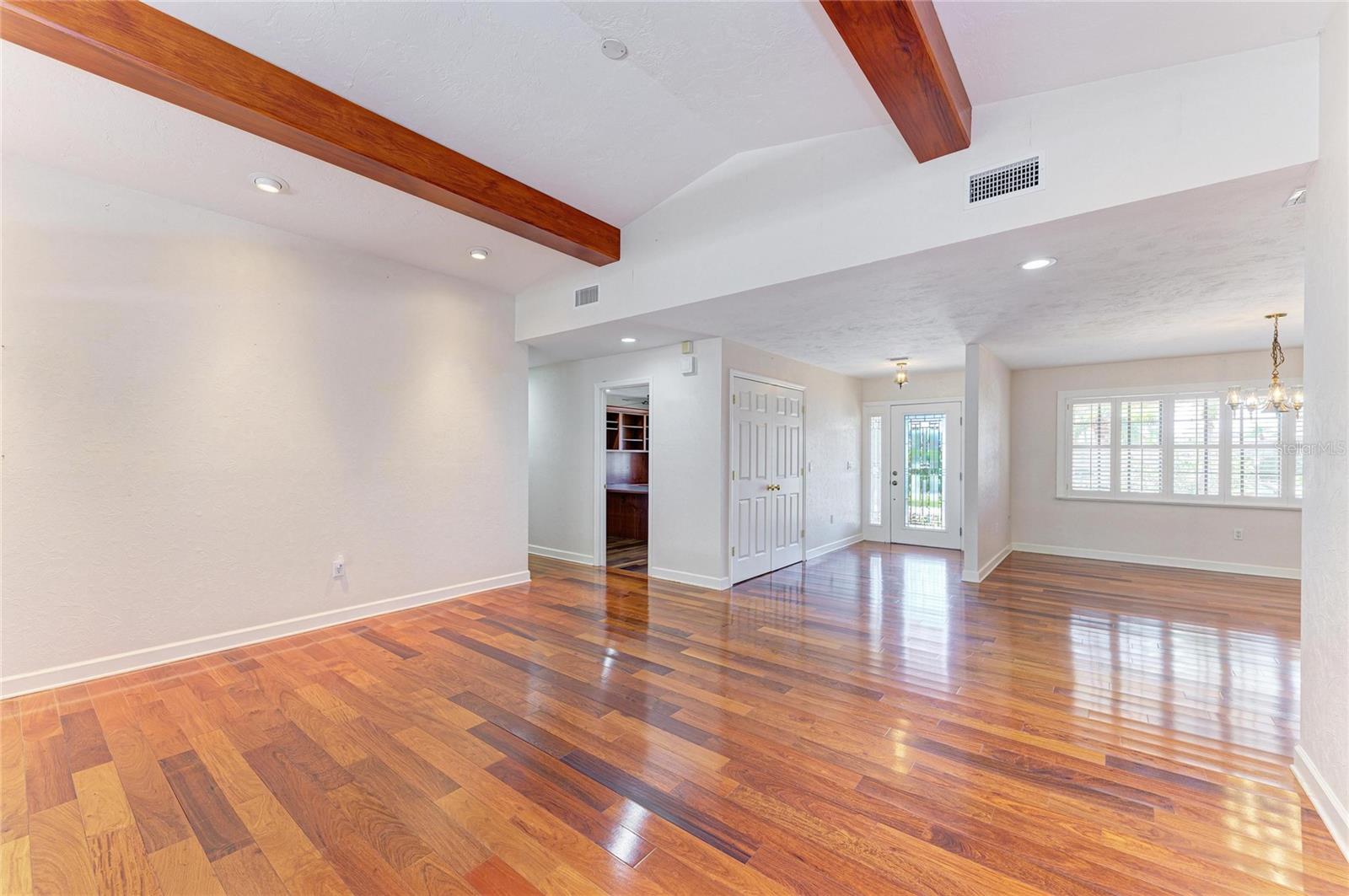 Image 17 of 83 For 5668 Country Lakes Drive