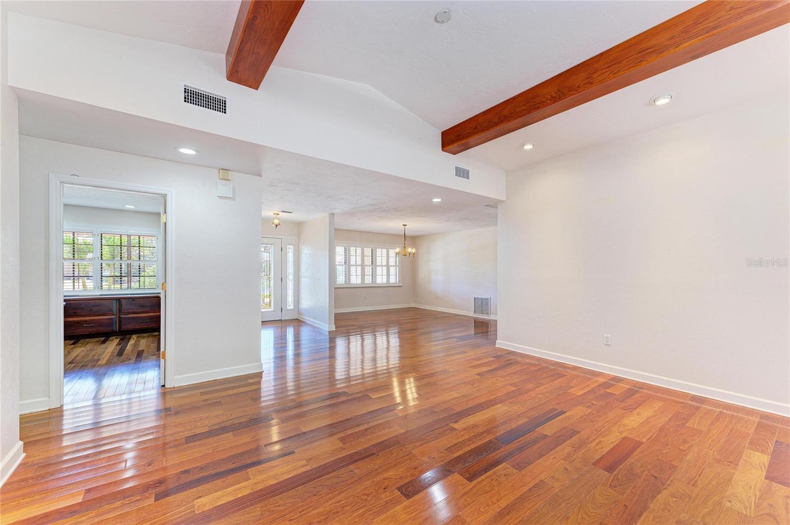 Image 19 of 83 For 5668 Country Lakes Drive