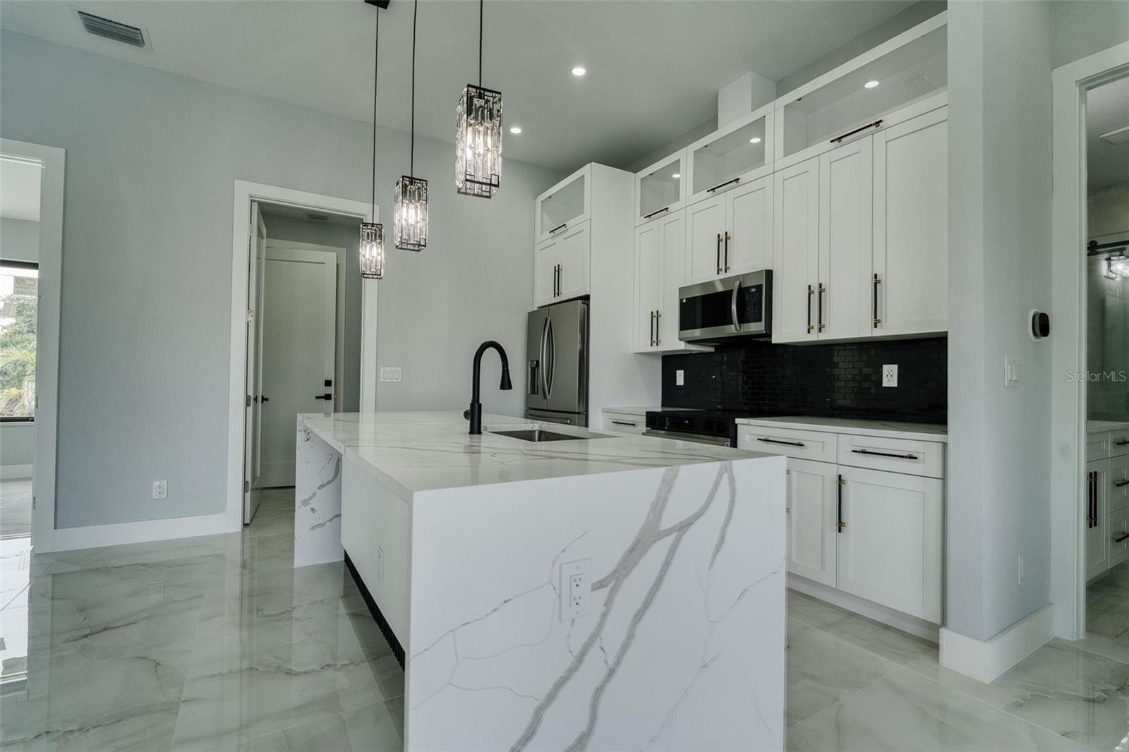 Image 10 of 63 For 10466 Winnipeg Street