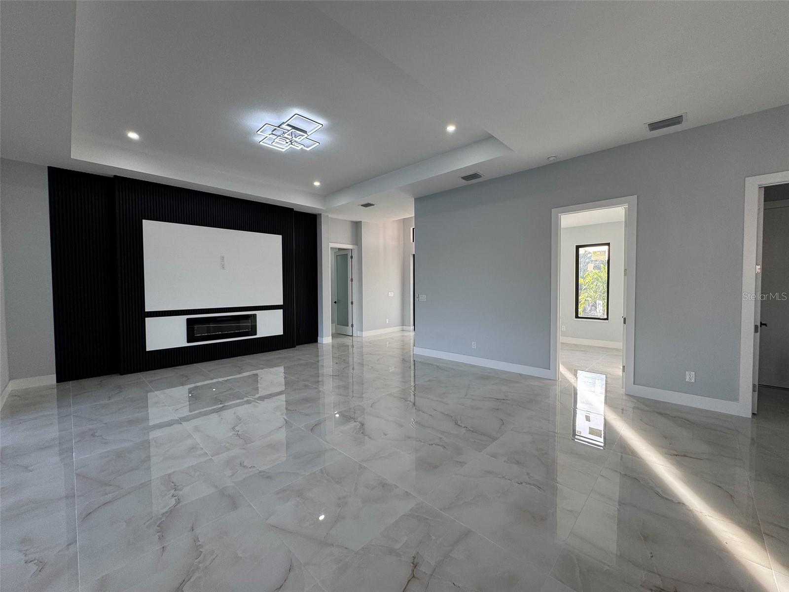 Image 21 of 63 For 10466 Winnipeg Street