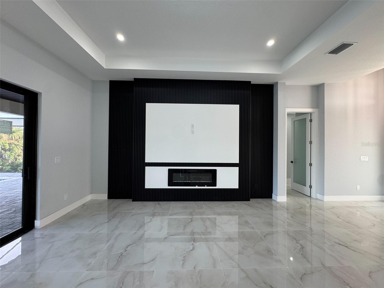 Image 22 of 63 For 10466 Winnipeg Street