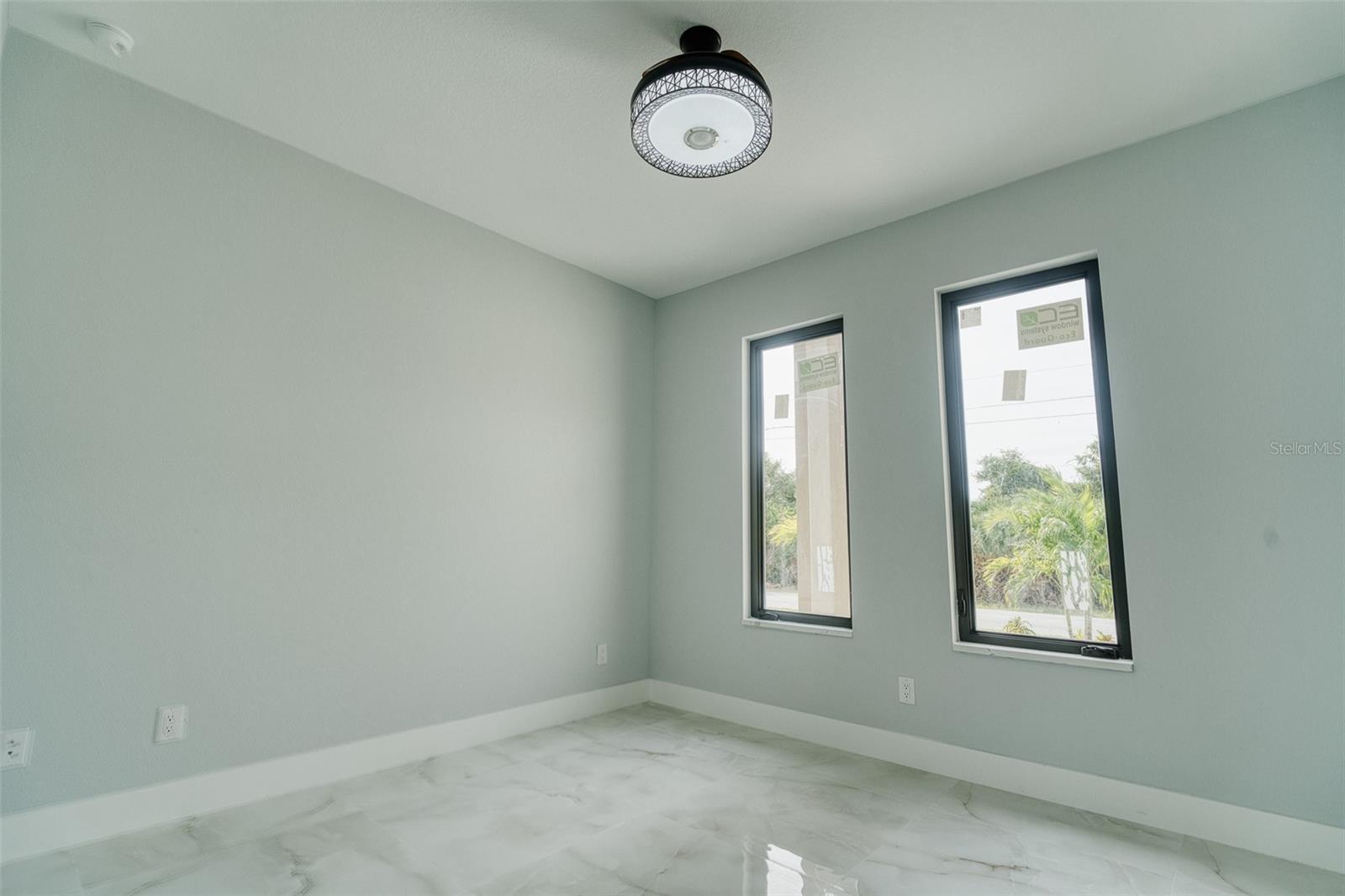 Image 31 of 63 For 10466 Winnipeg Street