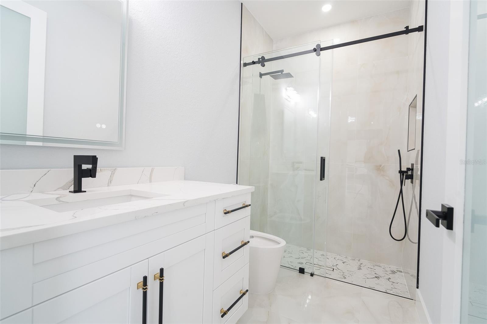 Image 33 of 63 For 10466 Winnipeg Street