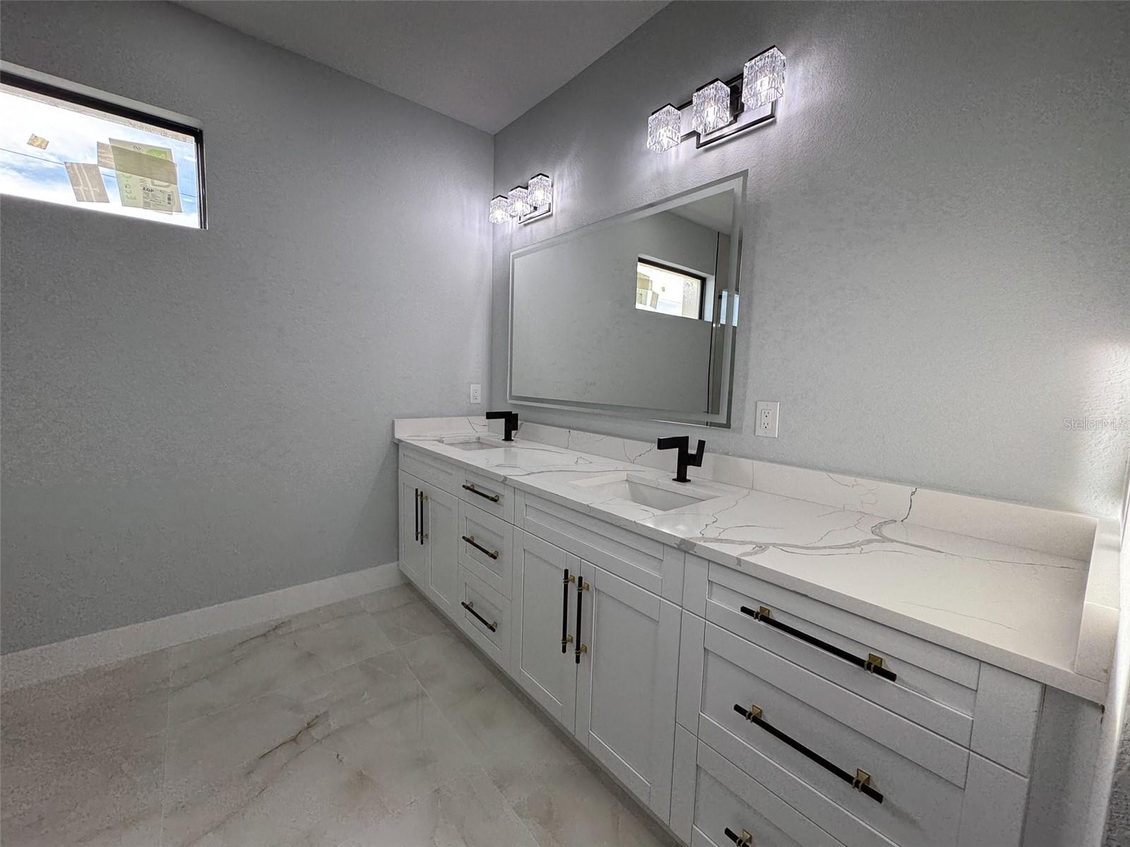 Image 40 of 63 For 10466 Winnipeg Street