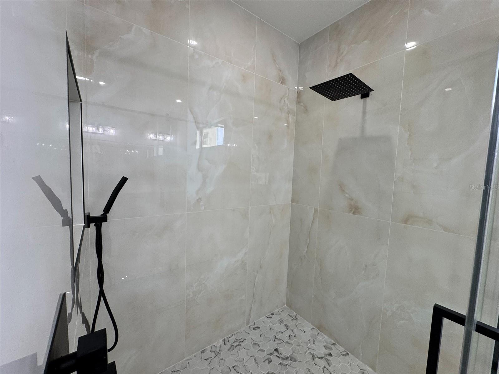 Image 42 of 63 For 10466 Winnipeg Street