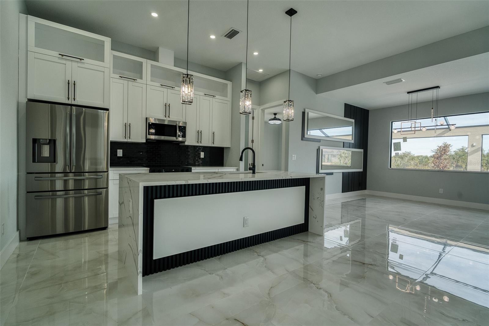 Image 5 of 63 For 10466 Winnipeg Street