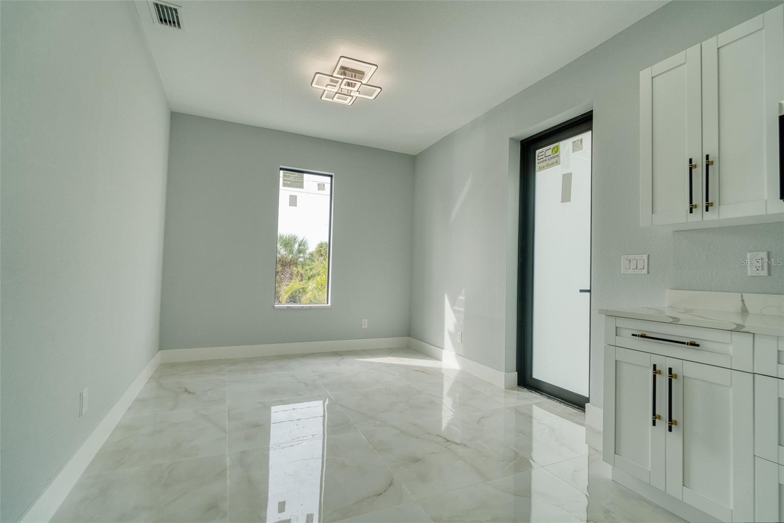 Image 56 of 63 For 10466 Winnipeg Street