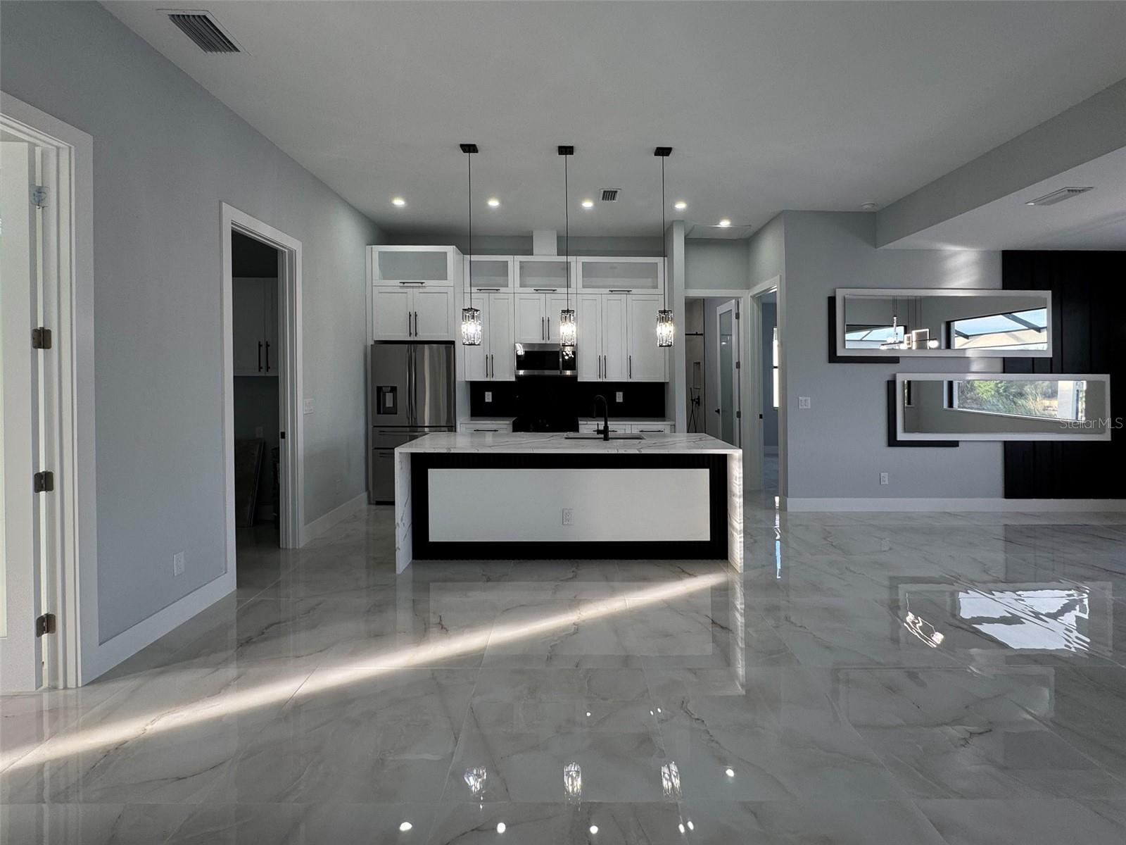 Image 7 of 63 For 10466 Winnipeg Street