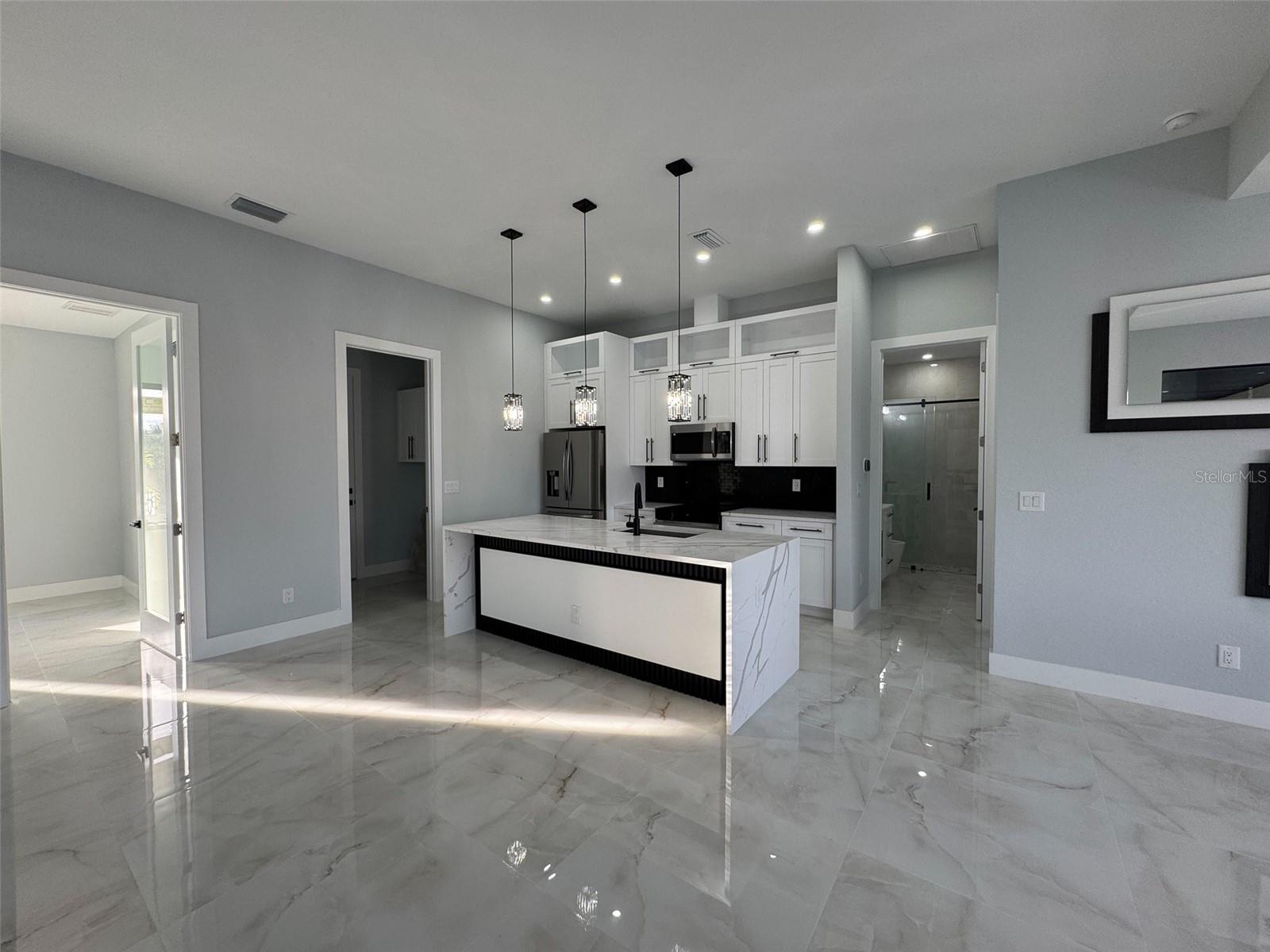 Image 8 of 63 For 10466 Winnipeg Street