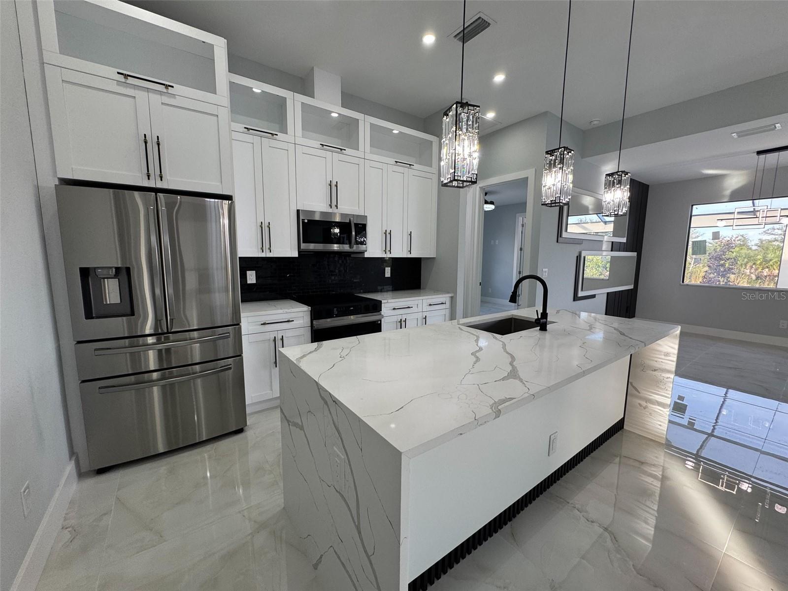 Image 9 of 63 For 10466 Winnipeg Street