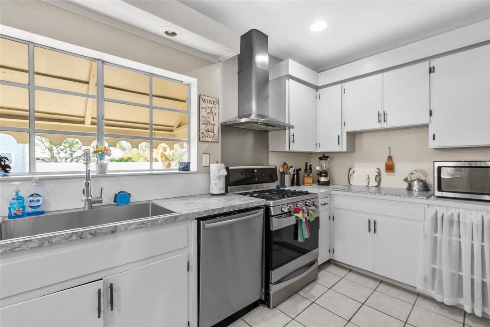 Image 9 of 45 For 2628 10th Street W