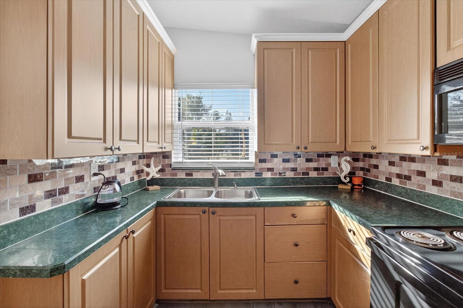 Image 14 of 38 For 805 29th Street E