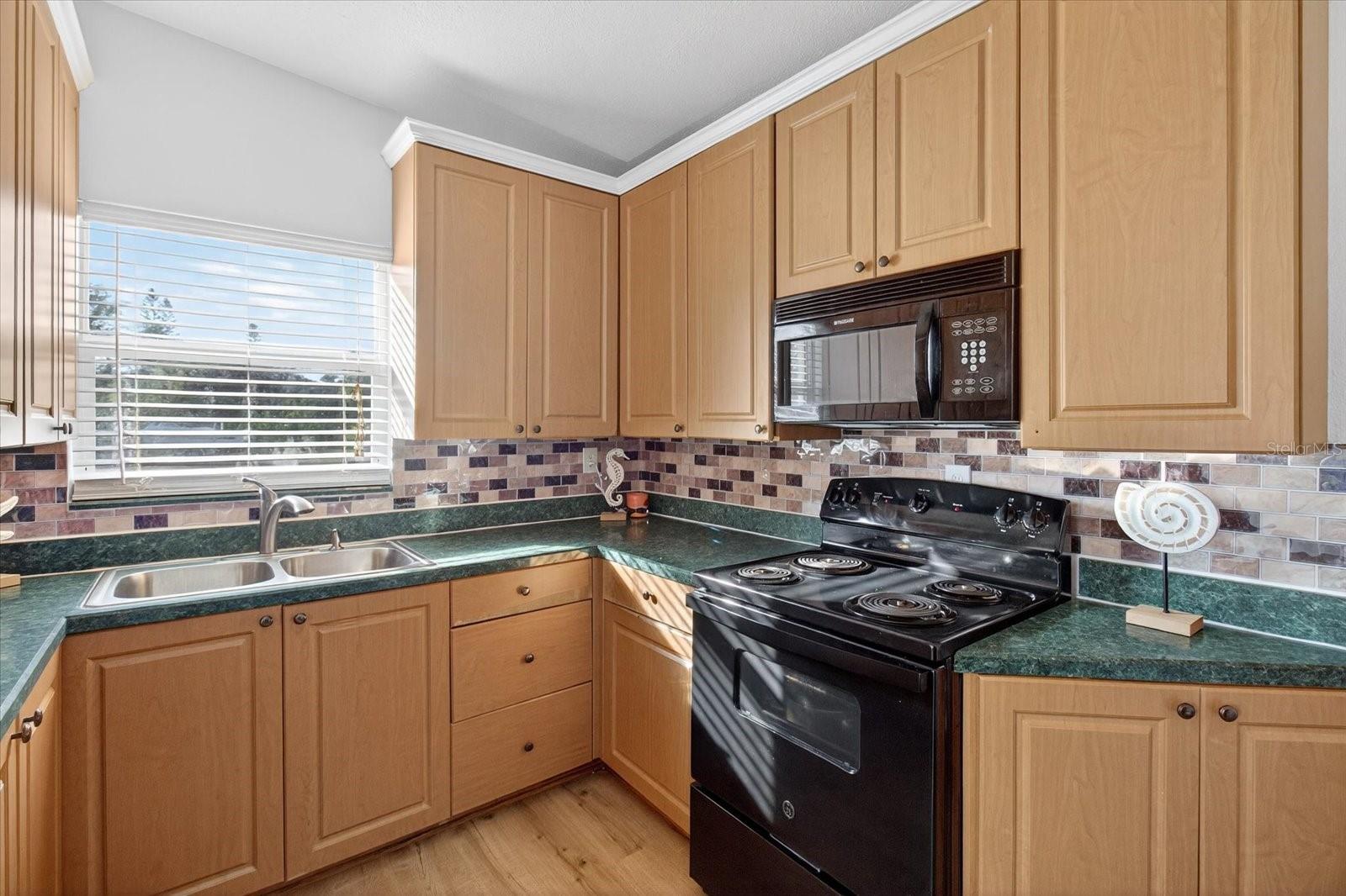 Image 15 of 38 For 805 29th Street E