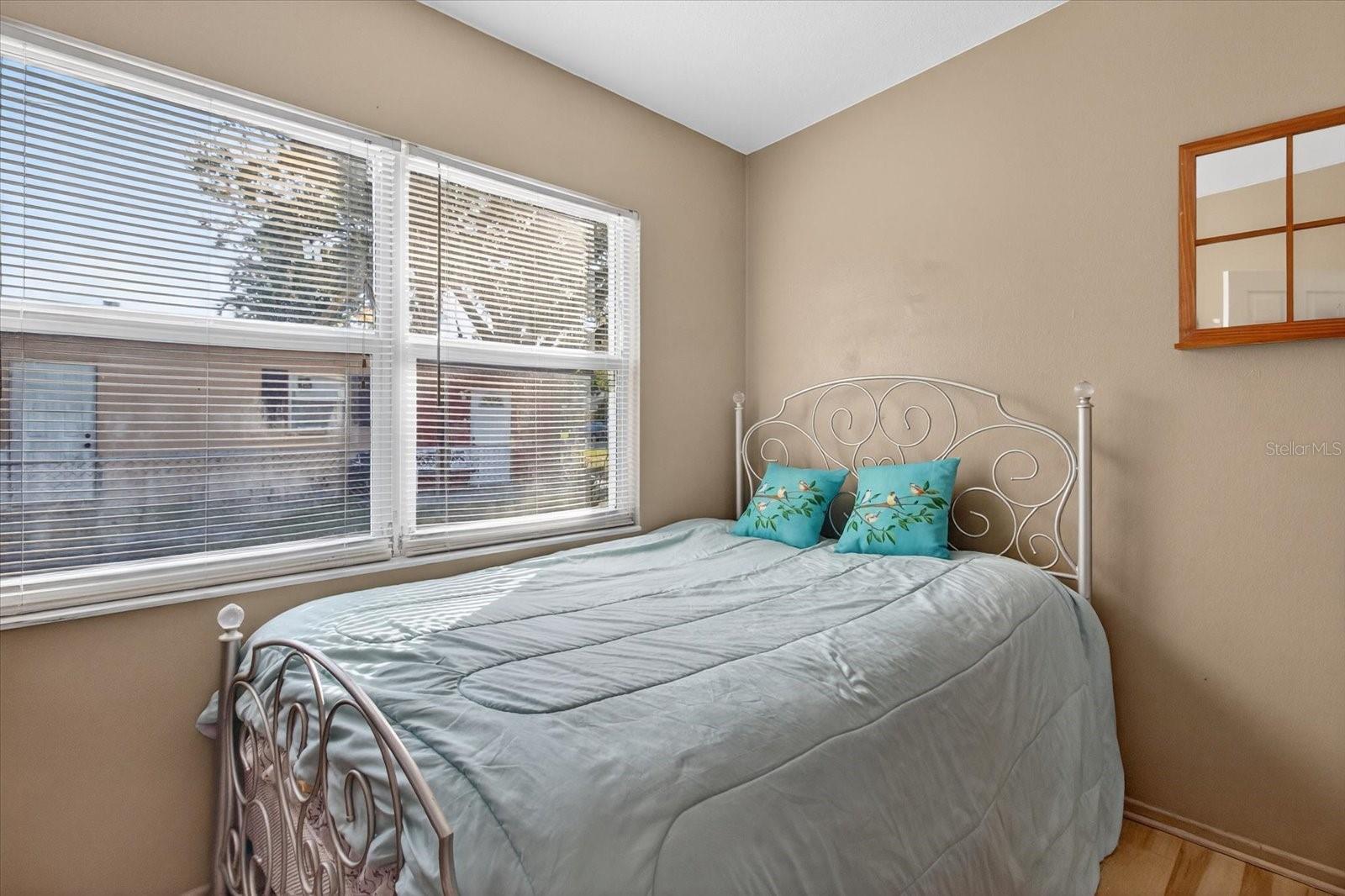 Image 18 of 38 For 805 29th Street E