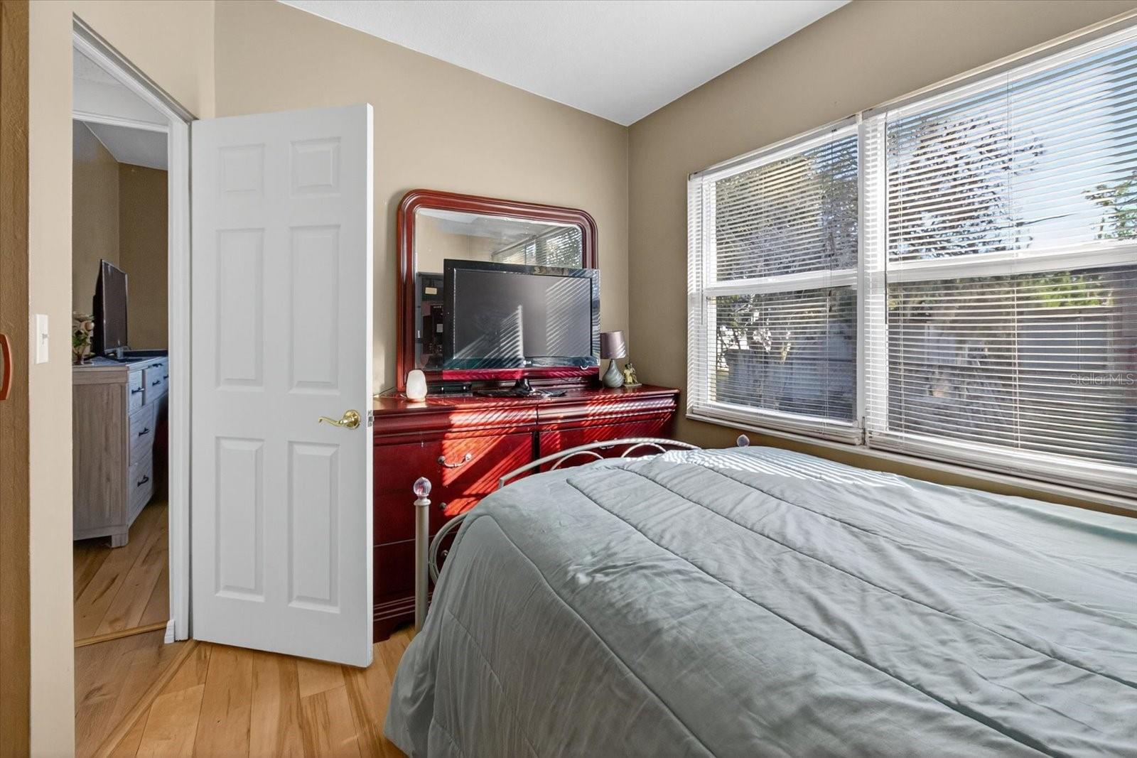 Image 19 of 38 For 805 29th Street E